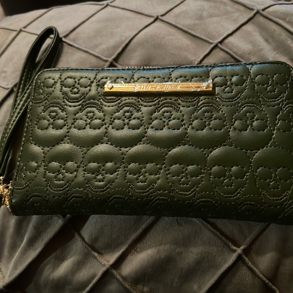 Betsey Johnson skull wallet